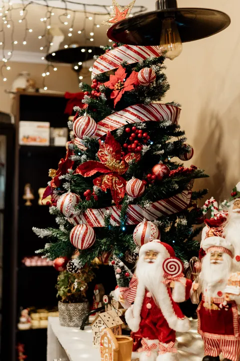 Χριστουγεννιάτικη διακόσμηση μέσα στον Κρητικό