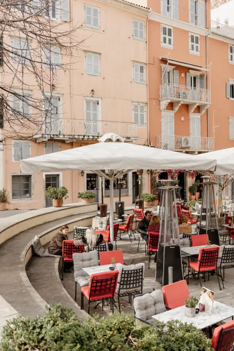 Βεράντα Κρητικός στην Πλατεία Δημαρχείου, Παλιά Πόλη Κέρκυρας